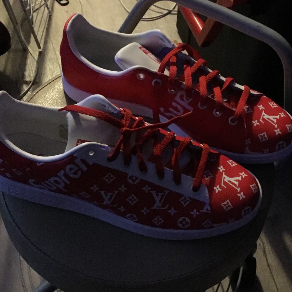 Supreme/stan smith adidas/ Lv sneaker collabo.