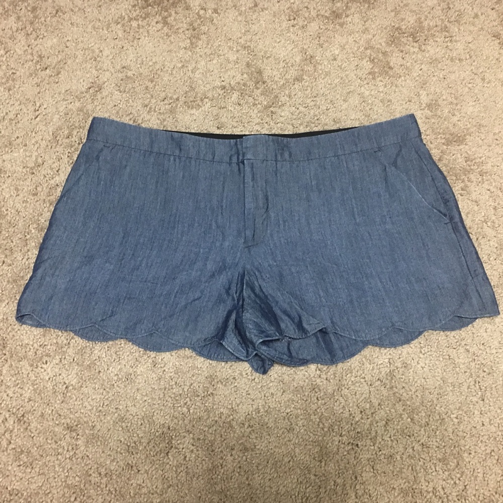 Club Monaco Chambray Amber Short Scalloped Sz. 12