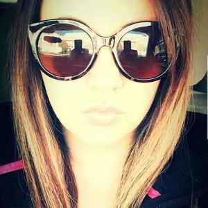 Meet your Posher, Stephanie marie