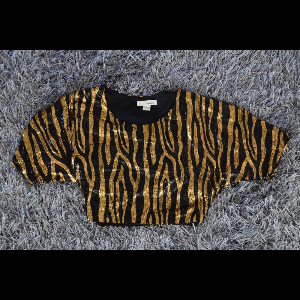 Leopard sequins crop top