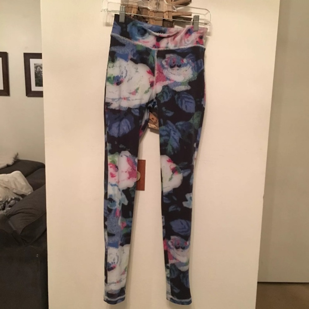 Finders keepers yoga pants size S