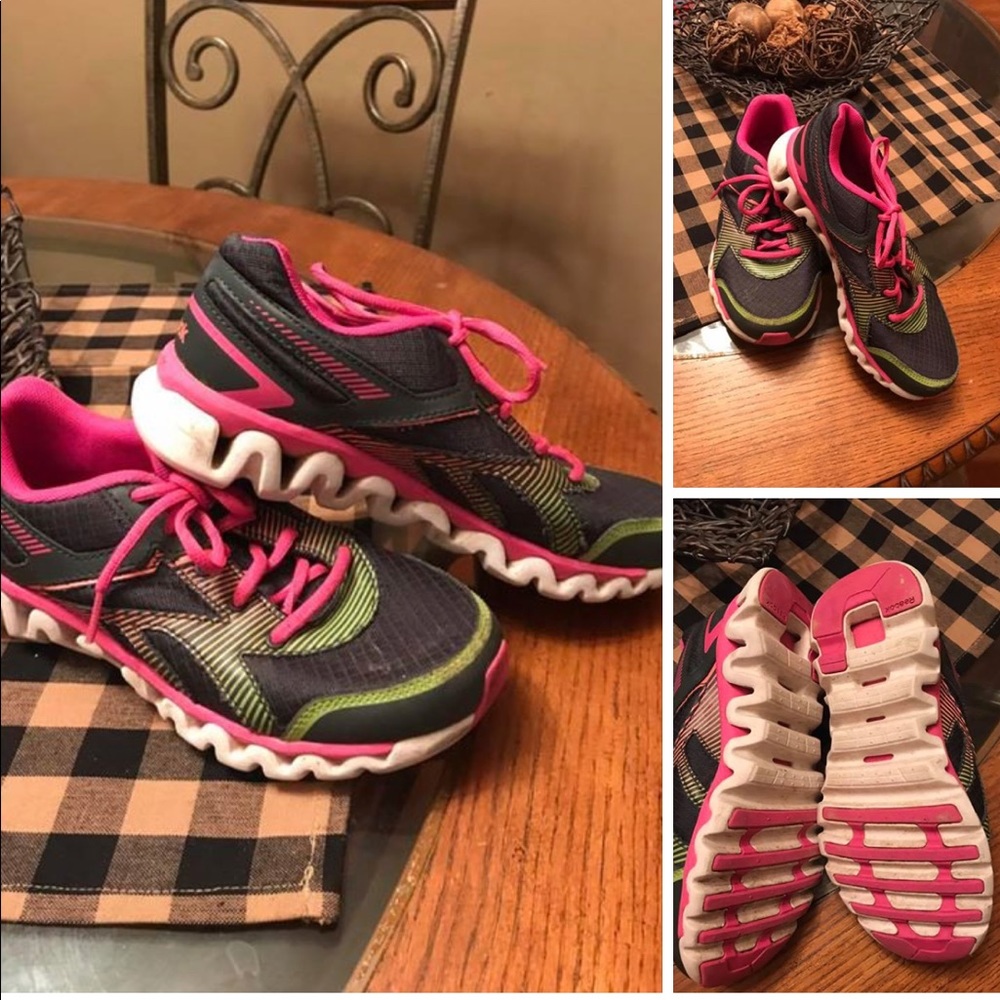 Girls Reebok size 3 Youth shoes