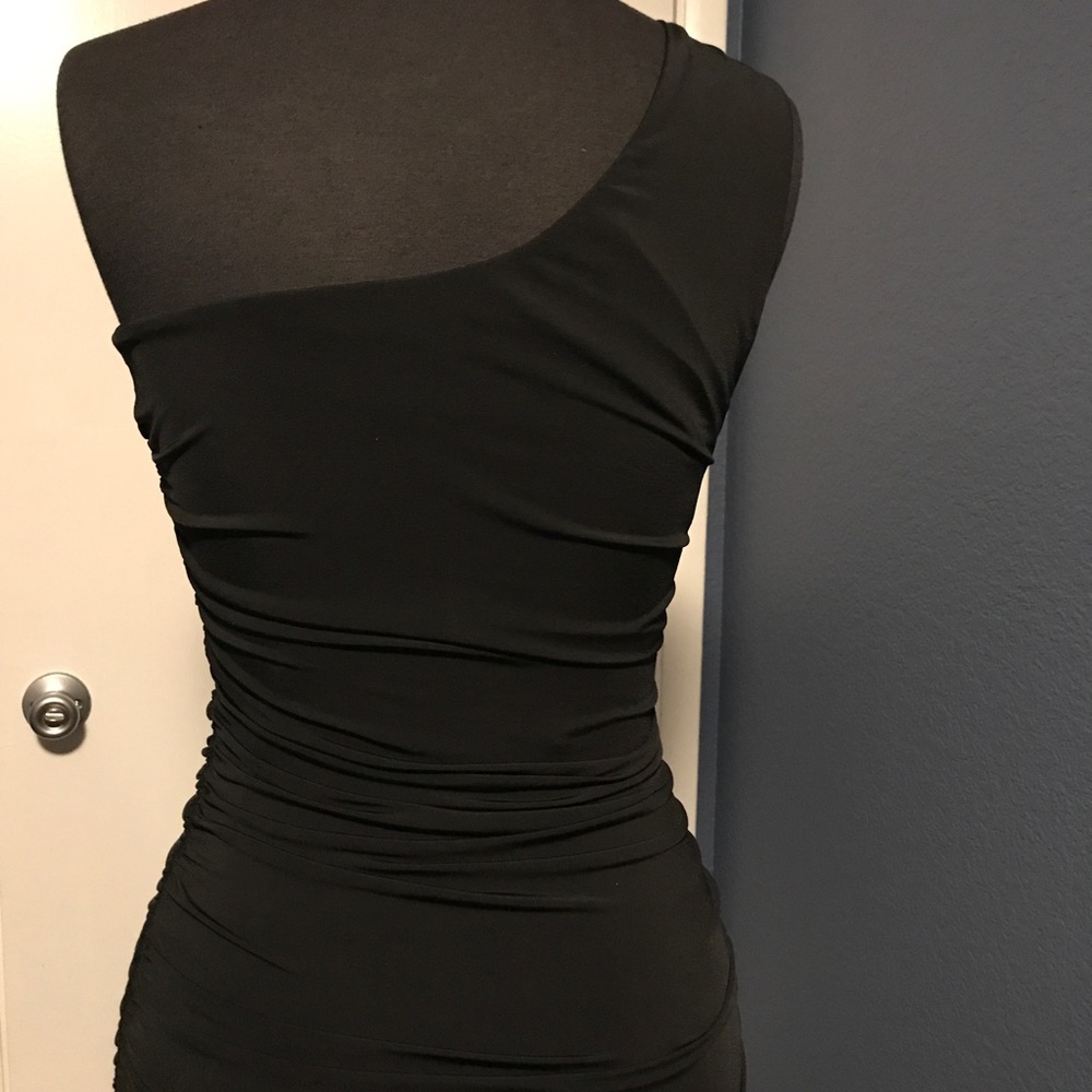 simple yet elegant off one shoulder cocktail dress - Picture 3 of 4