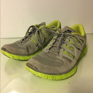 Men’s Nike Running Shoe SZ 10