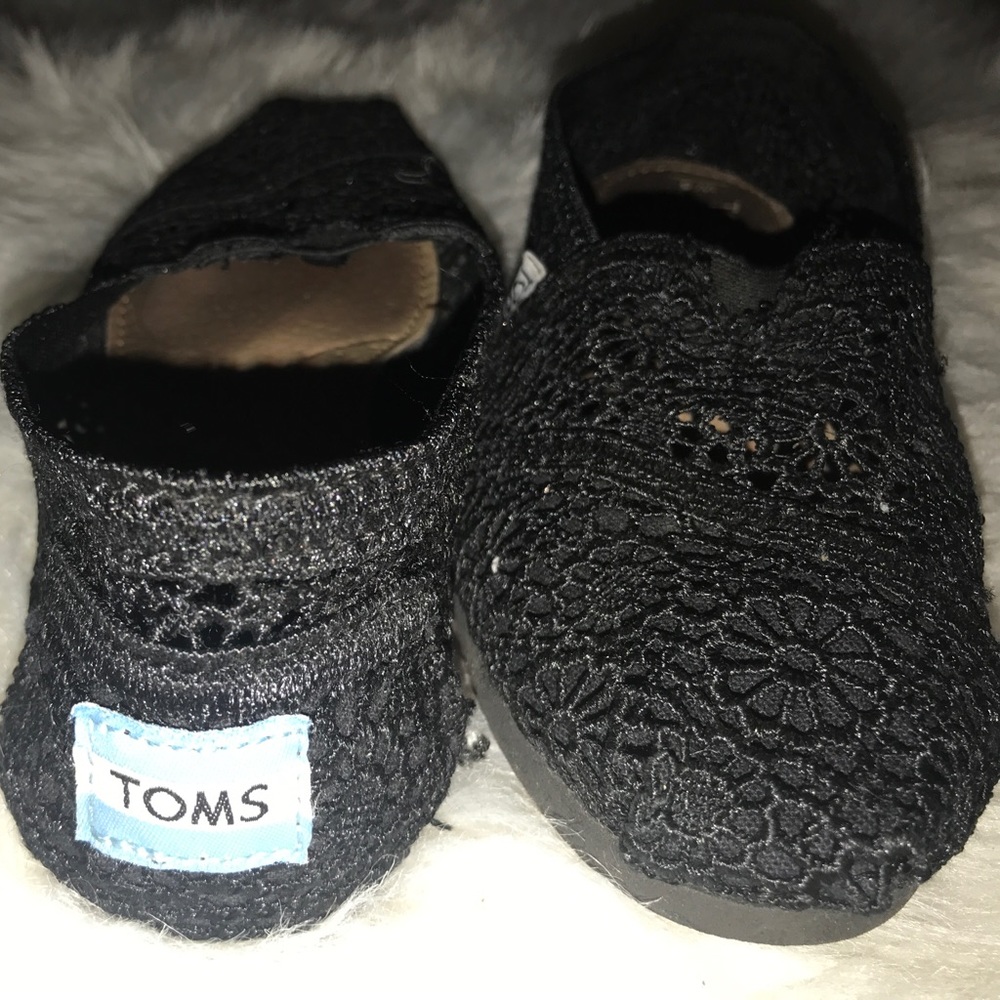 Black Toms size 5