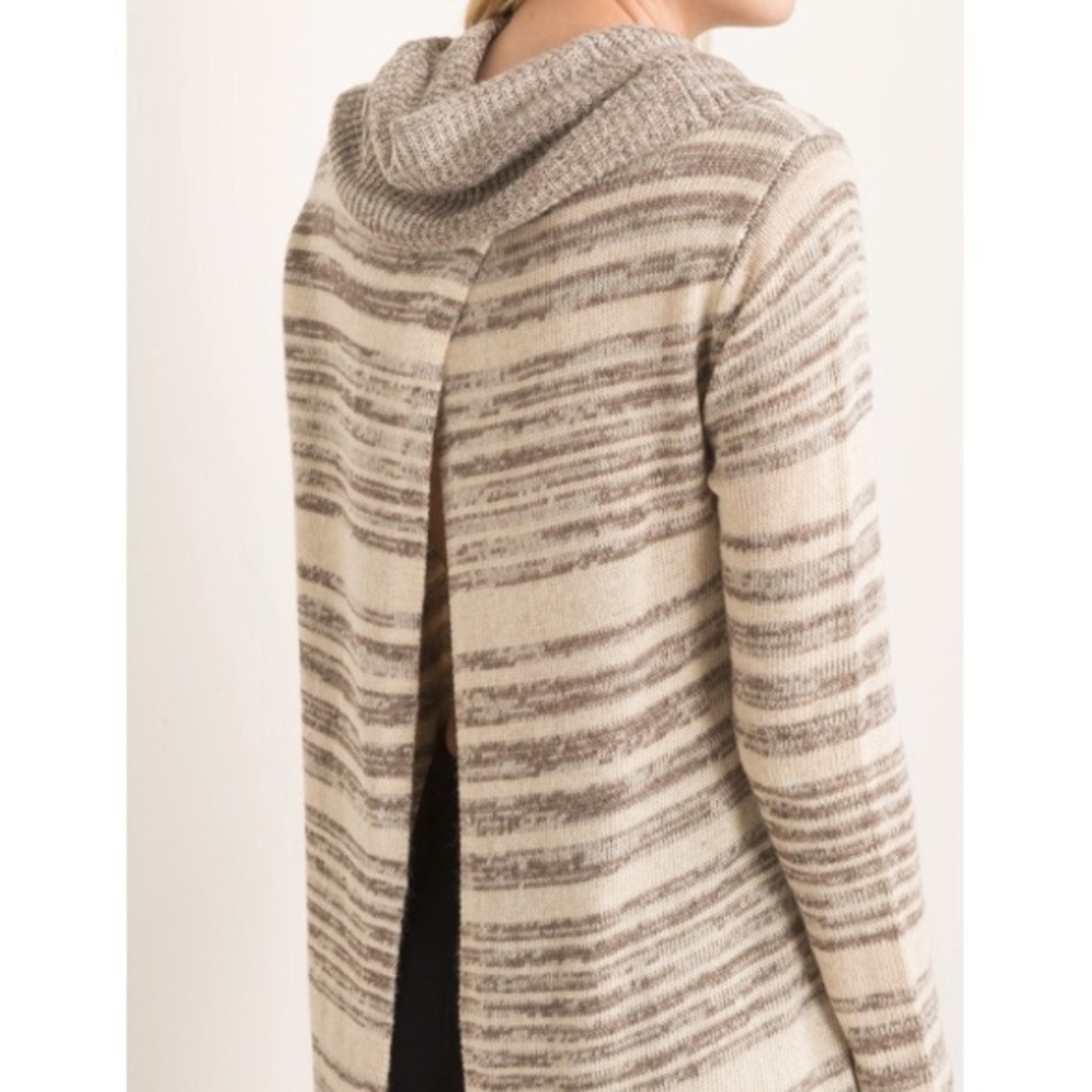 Oversized and slouchy sweater - Picture 1 of 7