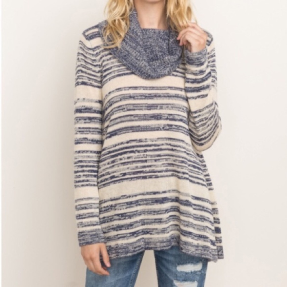 Oversized and slouchy sweater - Picture 3 of 7