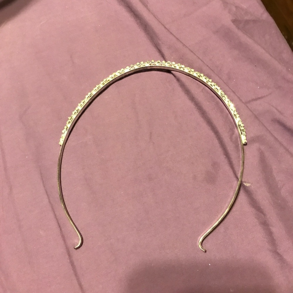 Beautiful tiara! - Picture 2 of 4