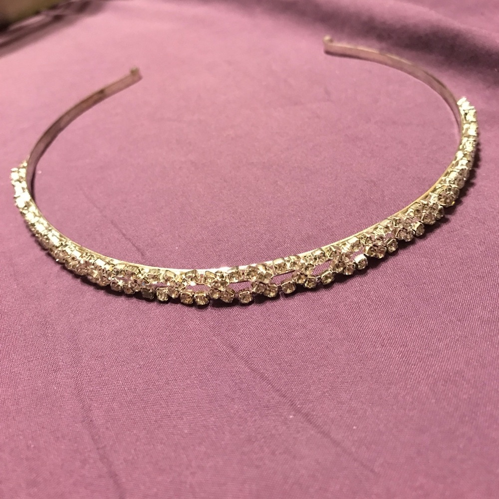 Beautiful tiara! - Picture 3 of 4