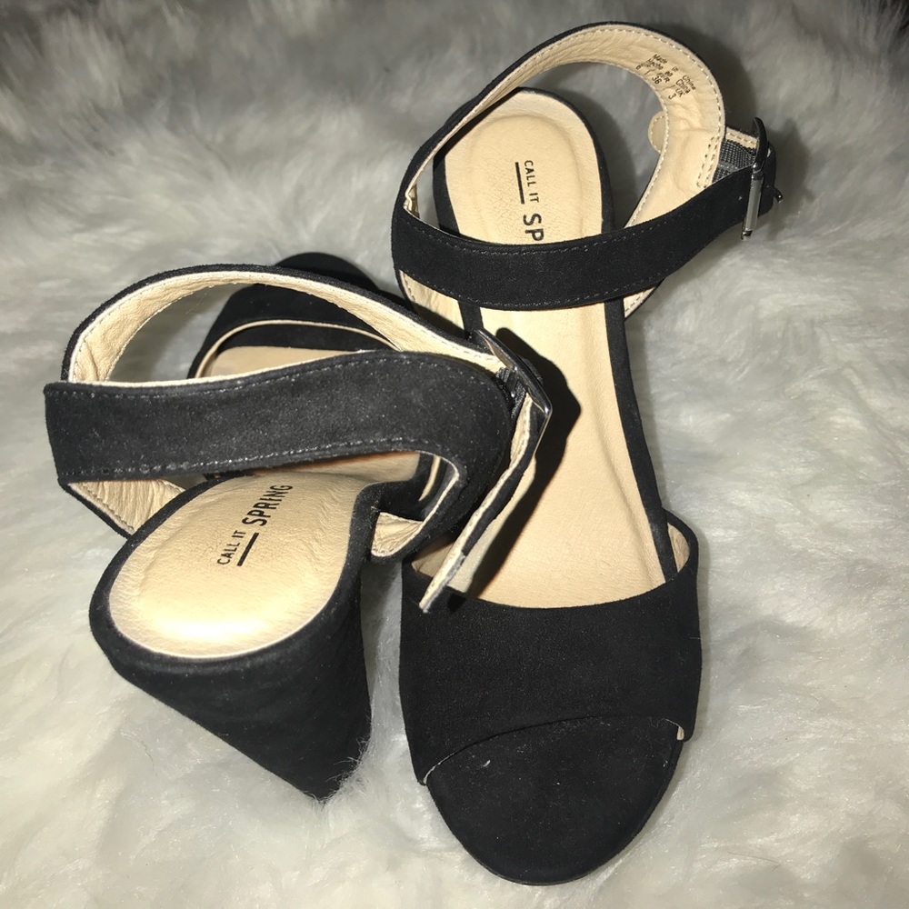 Size 6 black heels