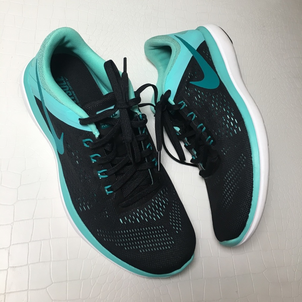 Nike - Picture 2 of 4
