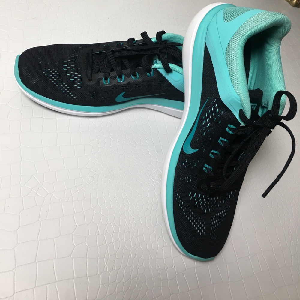 Nike - Picture 3 of 4