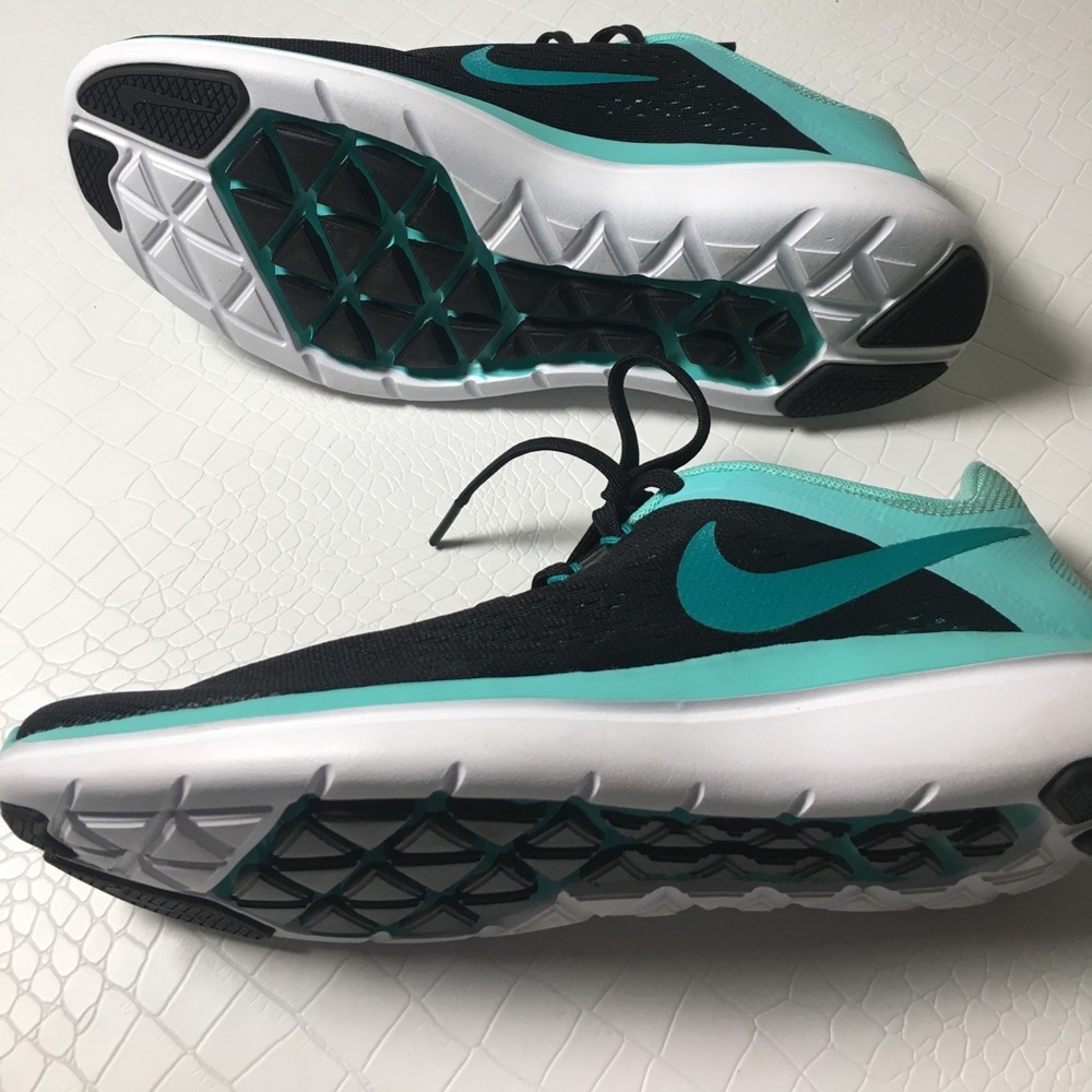 Nike - Picture 4 of 4