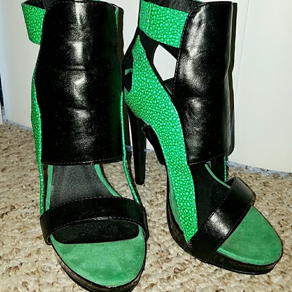 Heels - Picture 3 of 4