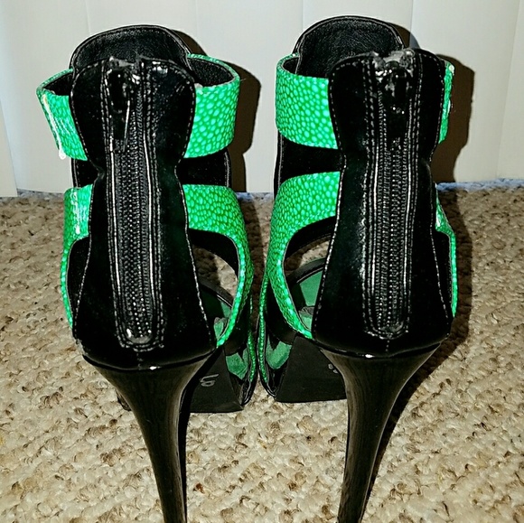 Heels - Picture 4 of 4