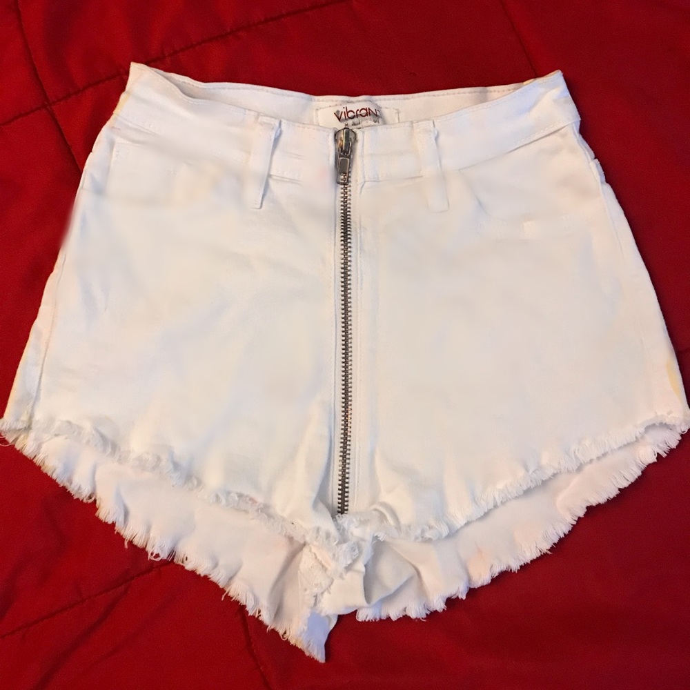 High Waisted. Gold Zipper. 🔥Sexy White Shorts🔥