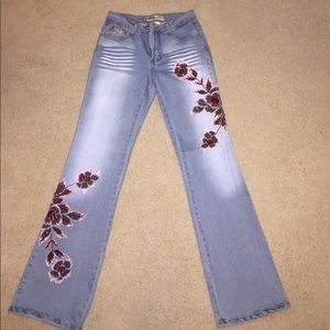 NWOT embroidered boot cut jeans