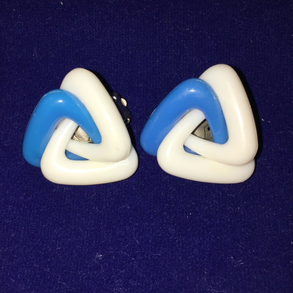 RETRO TRIANGLE EARINGS
