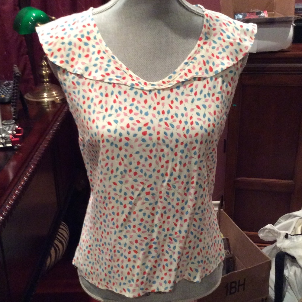 Leaf print feminine blouse