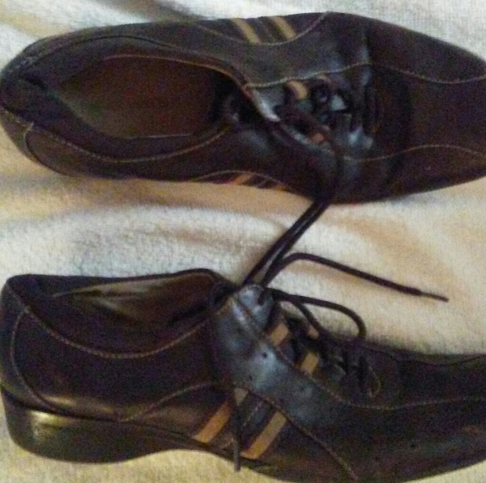 Leather Nine West lace up shoes