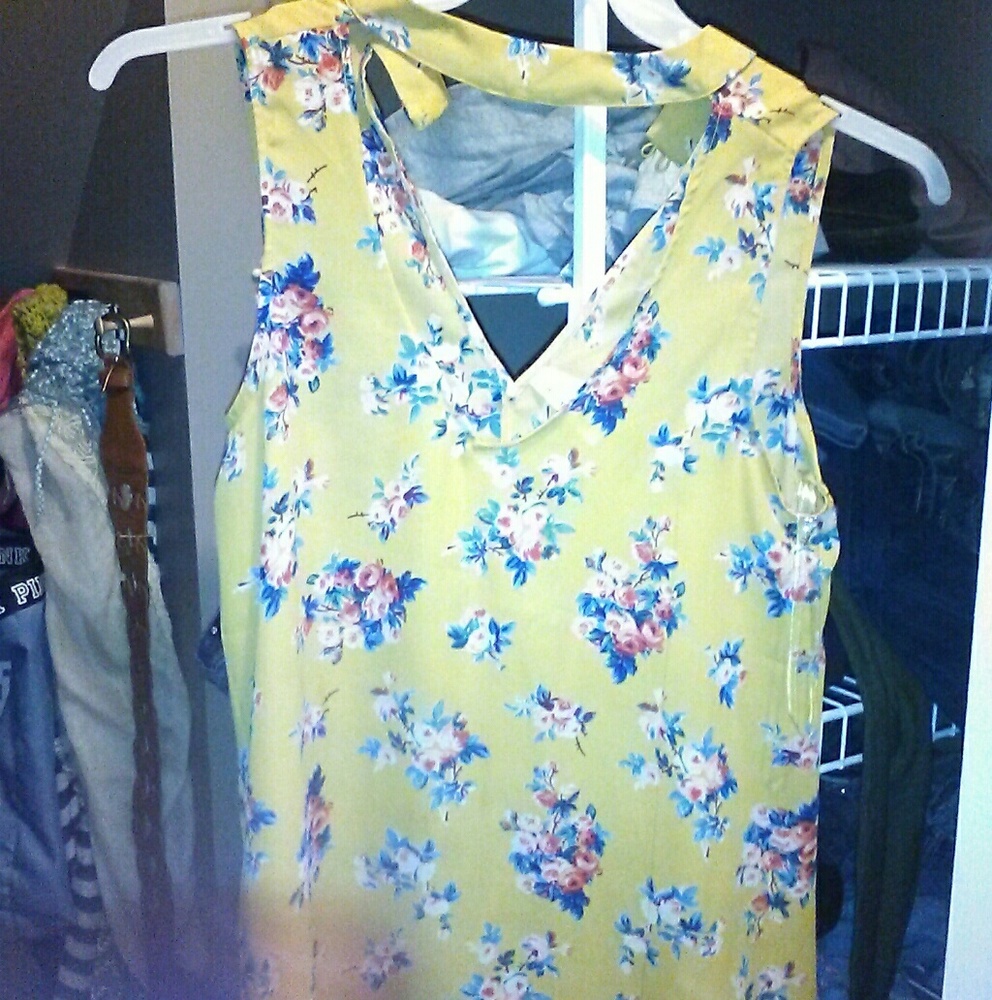 Sleeveless floral top