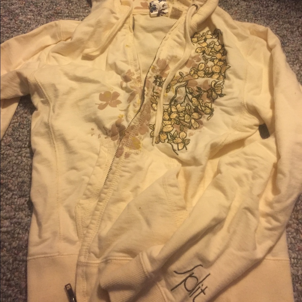 Small SPLIT hoodie ! Nice embroidery. Great color