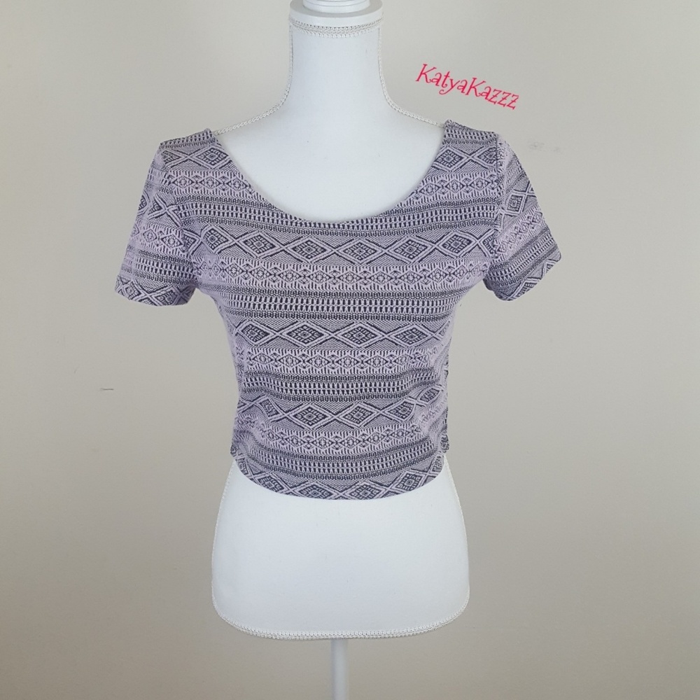 ♥️NWOT♥️DIVIDED♥️CROP TOP♥️