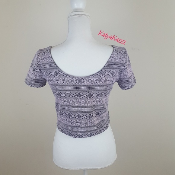 ♥️NWOT♥️DIVIDED♥️CROP TOP♥️ - Picture 3 of 3