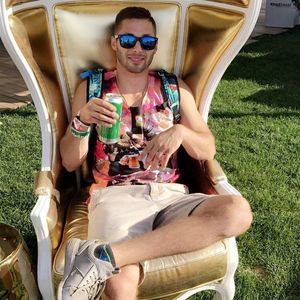 Meet your Posher, Nicholas