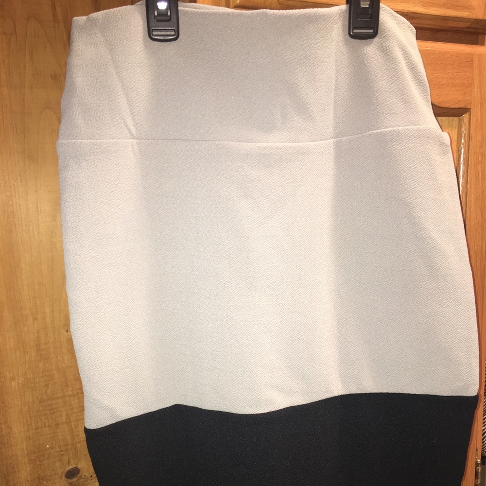 BNWOT BLACK & Grey LuLaRoe Cassie Pencil skirt