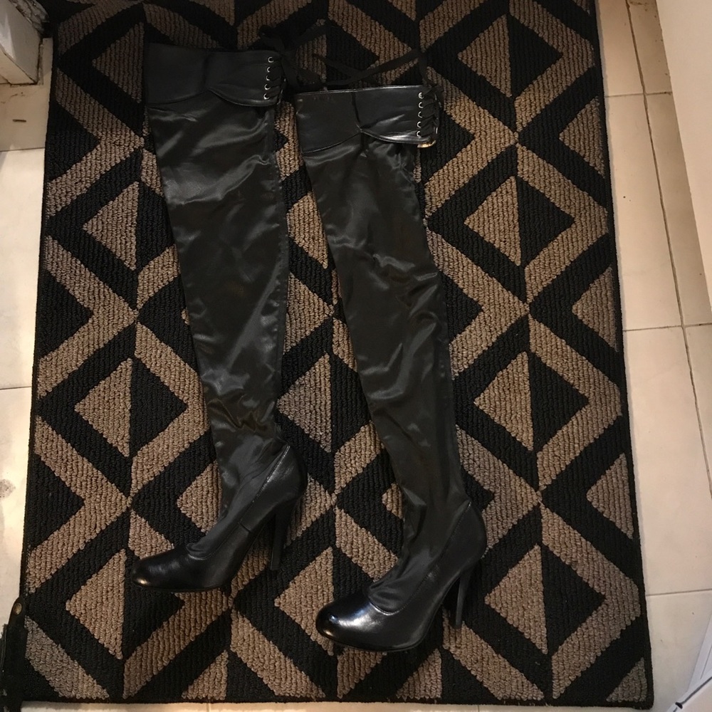 BNWOBOX Over knee Sexy 🔥 boots!!!You must have 🖤