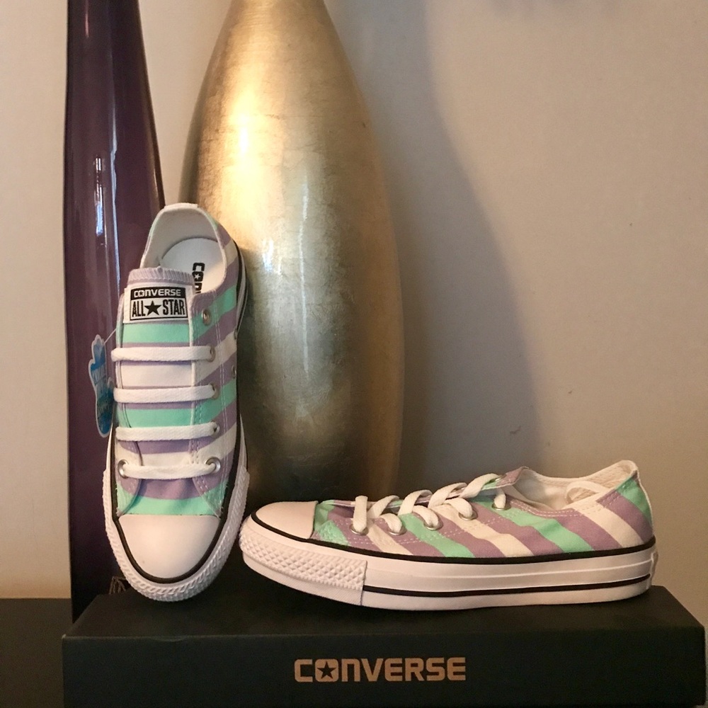 Converse Shoes- Size 6 NEVER WORN