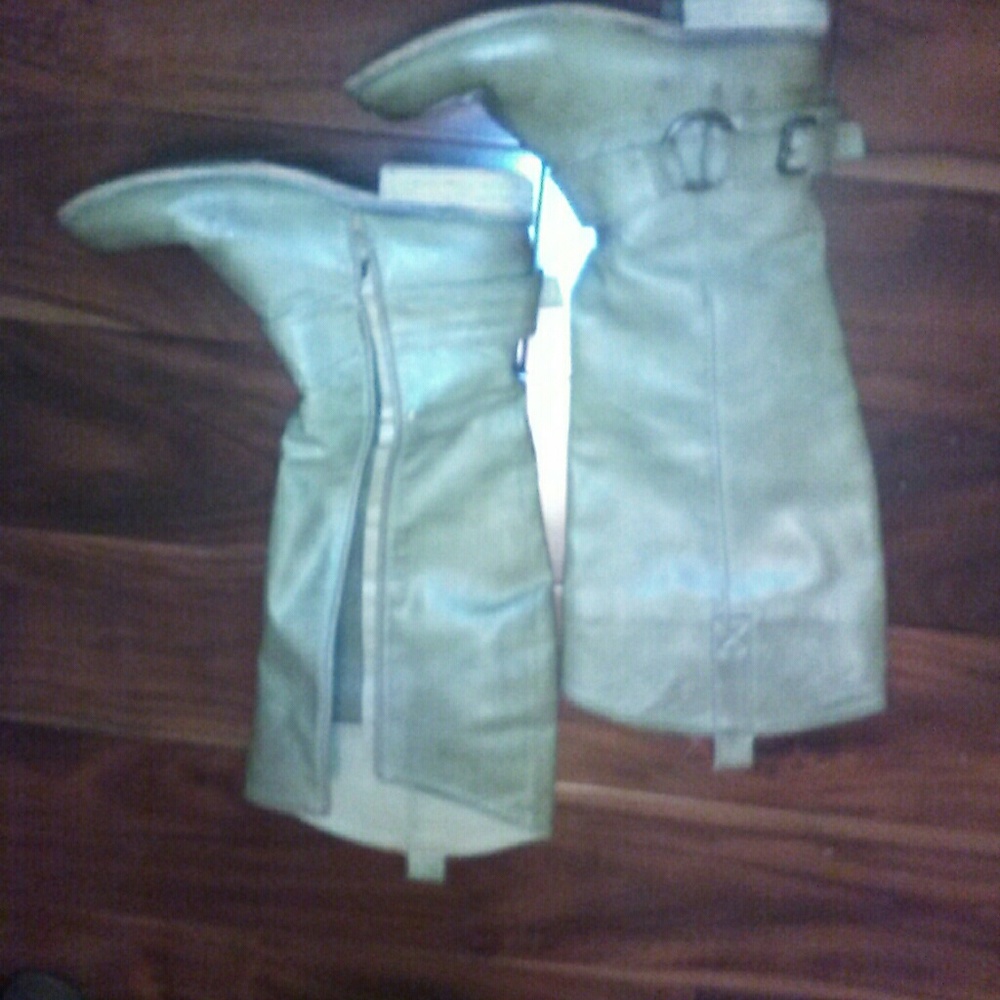Tall winter boots