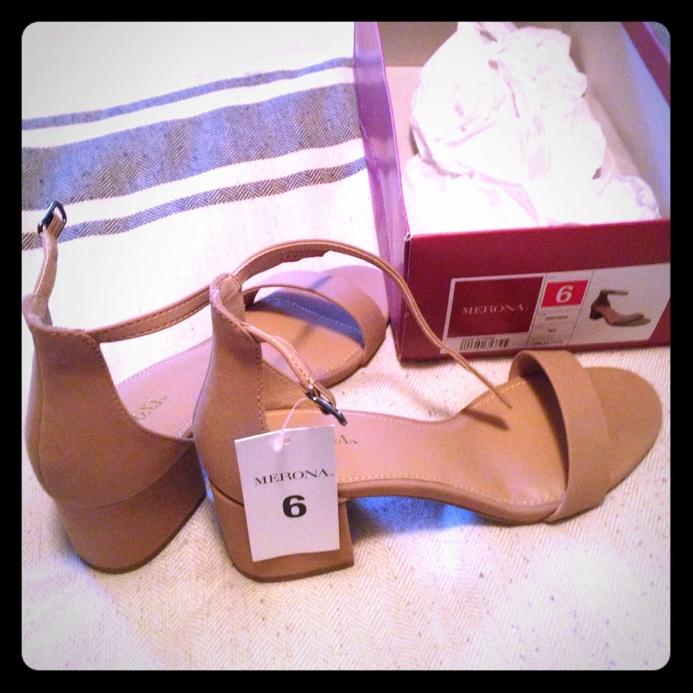 NWT Merona tan Marcella sandals. Size 6.