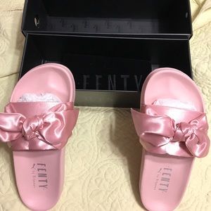 💕 PINK RIHANNA FENTY PUMA BOW SLIDES!!