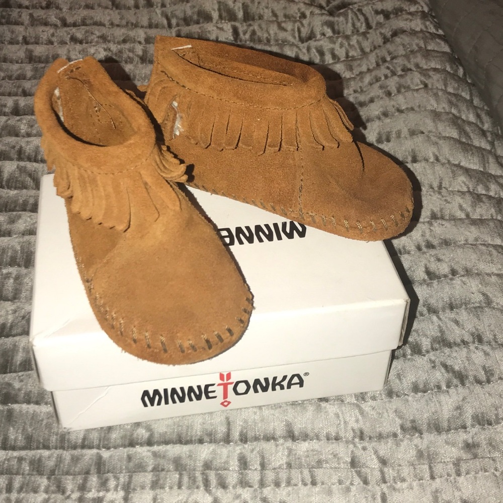 Minnetonka infant boots size 3!
