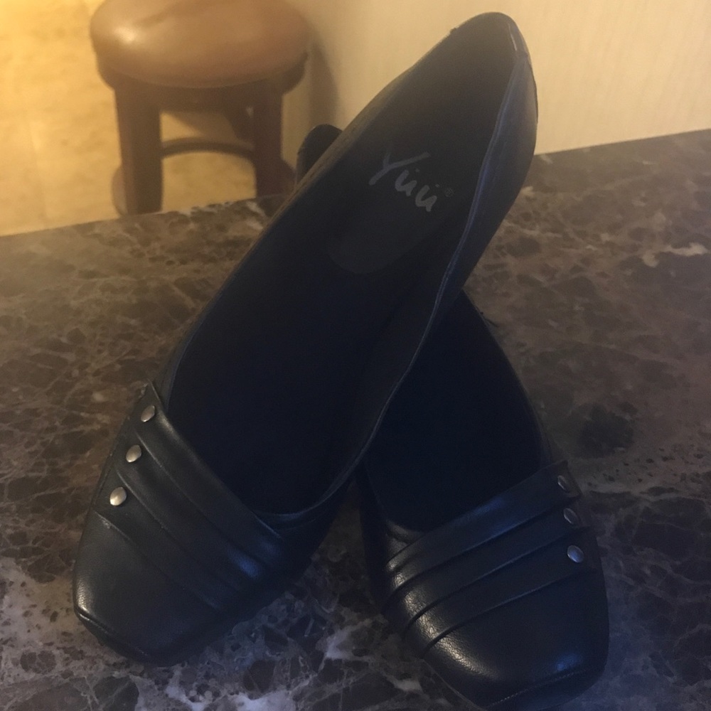 “Yuu” comfortable black flats