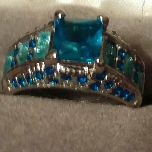 Gorgeous Women's Sterling Silver Blue Topaz Ring