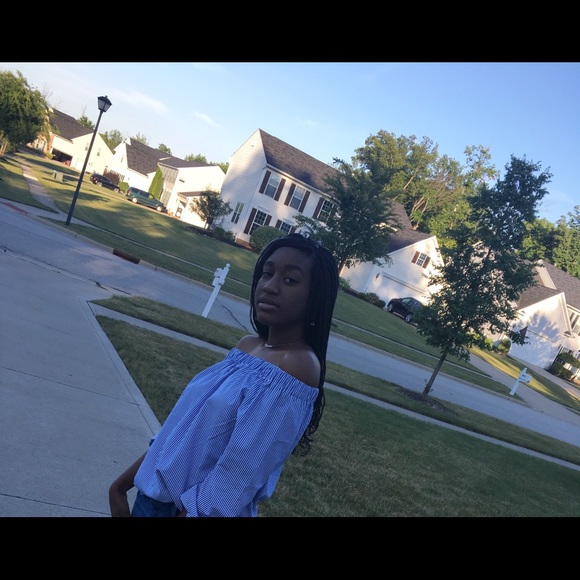 Meet your Posher, Danielle - Picture 4 of 4