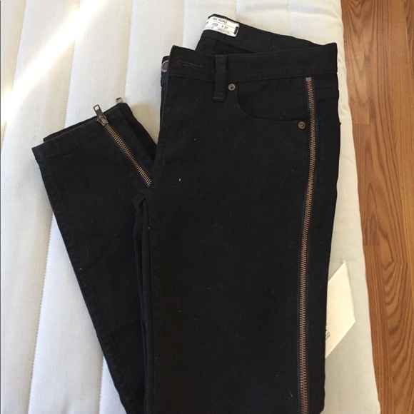 Free People Black zippered Capri - Picture 1 of 3