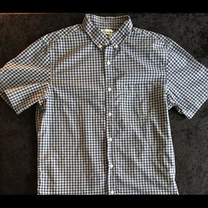 🆕 Short Sleeves. Slim Fit Button up