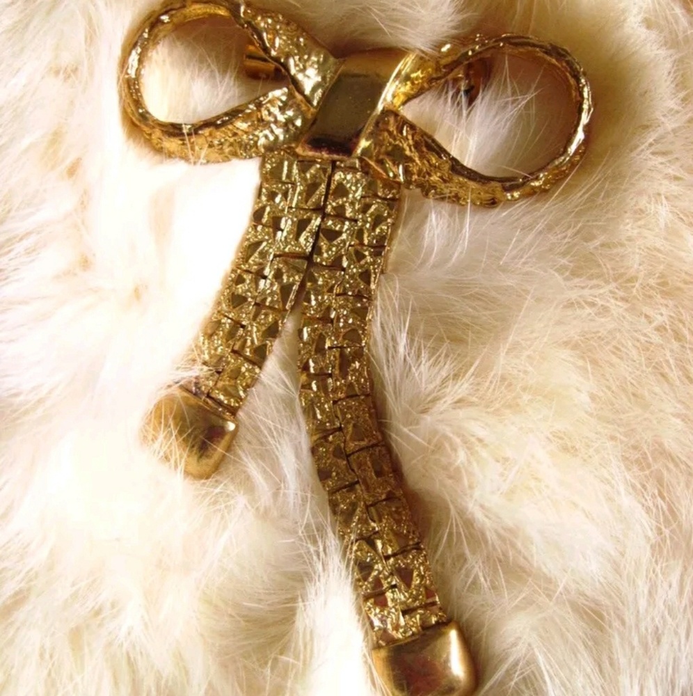 Vintage Golden Bow Brooch Pin