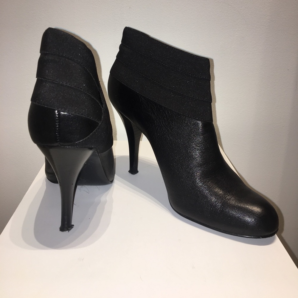 CALVIN KLEIN HEELS!!