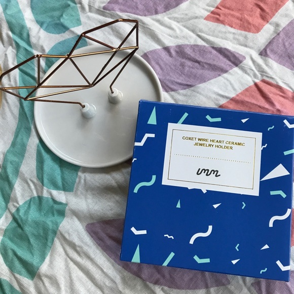 NEW Coxet Wire Heart Ceramic Jewlery Holder - Picture 6 of 7