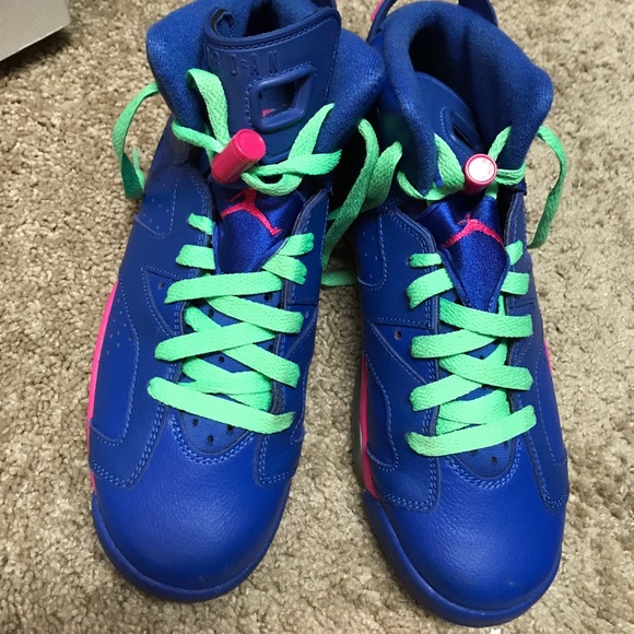 Sneaker - Picture 1 of 4