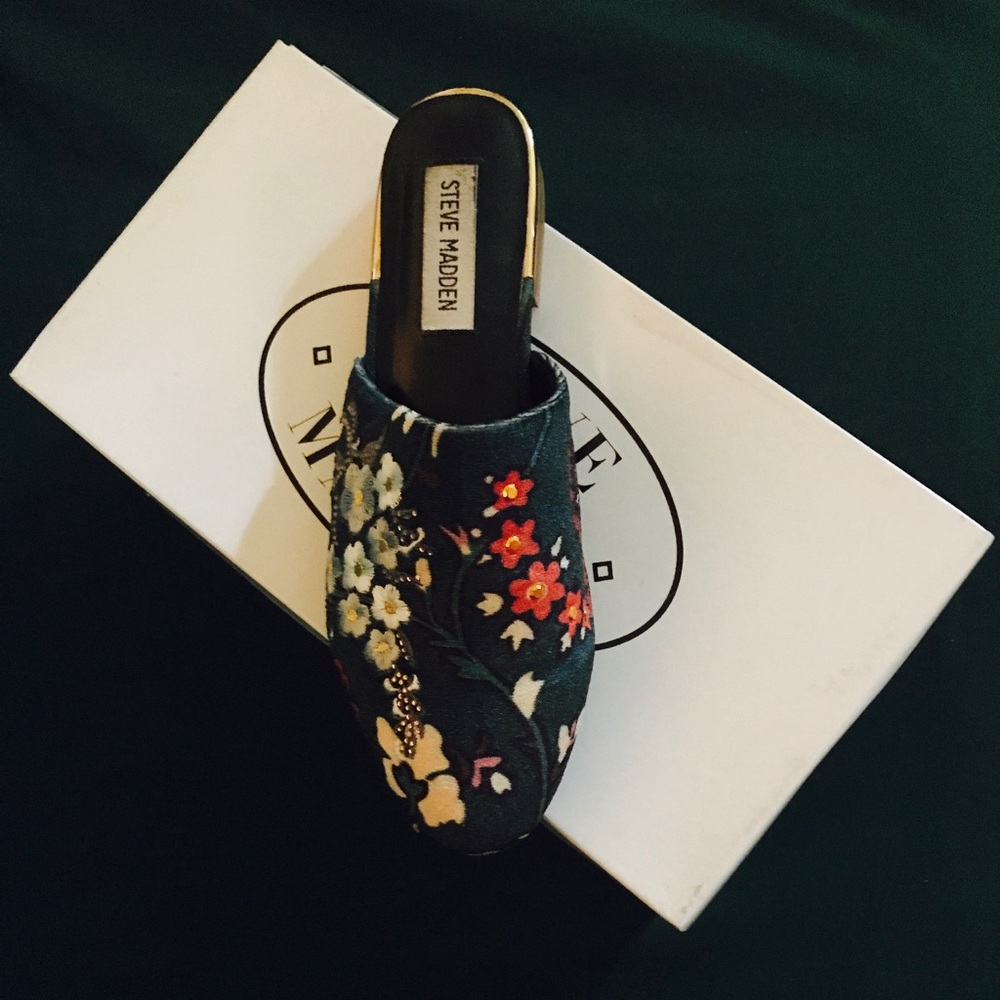 Steve Madden Snapp Velvet Slides