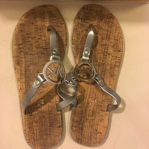 Adorable casual MICHAEL KORS sandals 😍💯