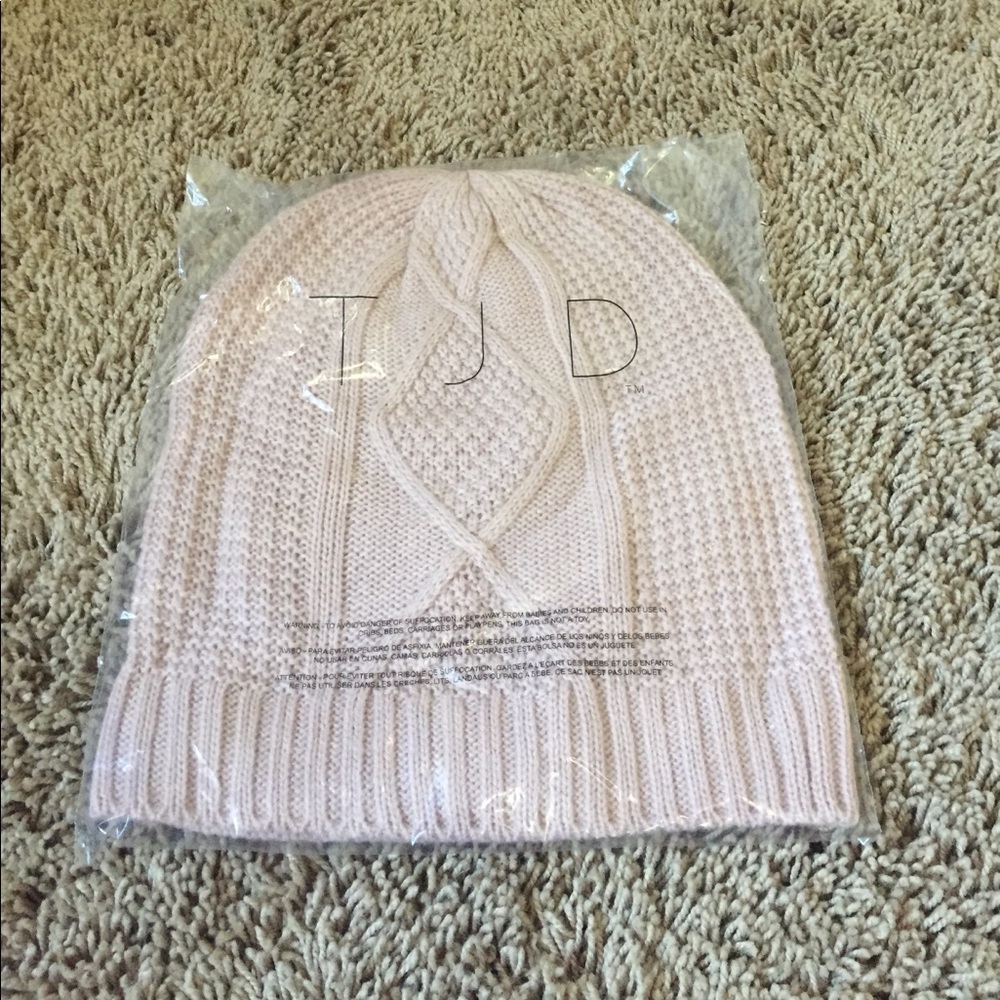 Brand new cable knit beanie in dusty rose