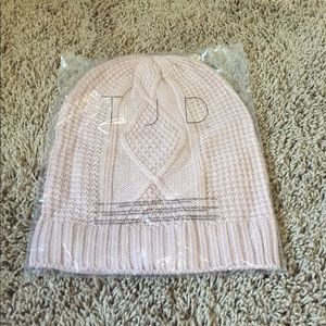 Brand new cable knit beanie in dusty rose