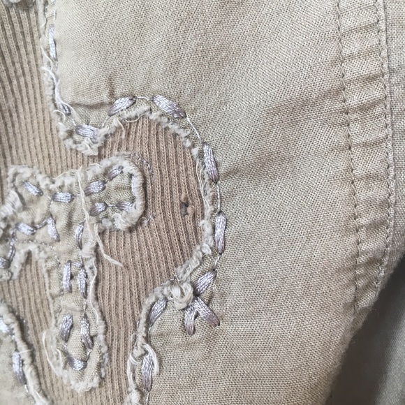 BCBG Olive Skull Button Up size S - Picture 3 of 6